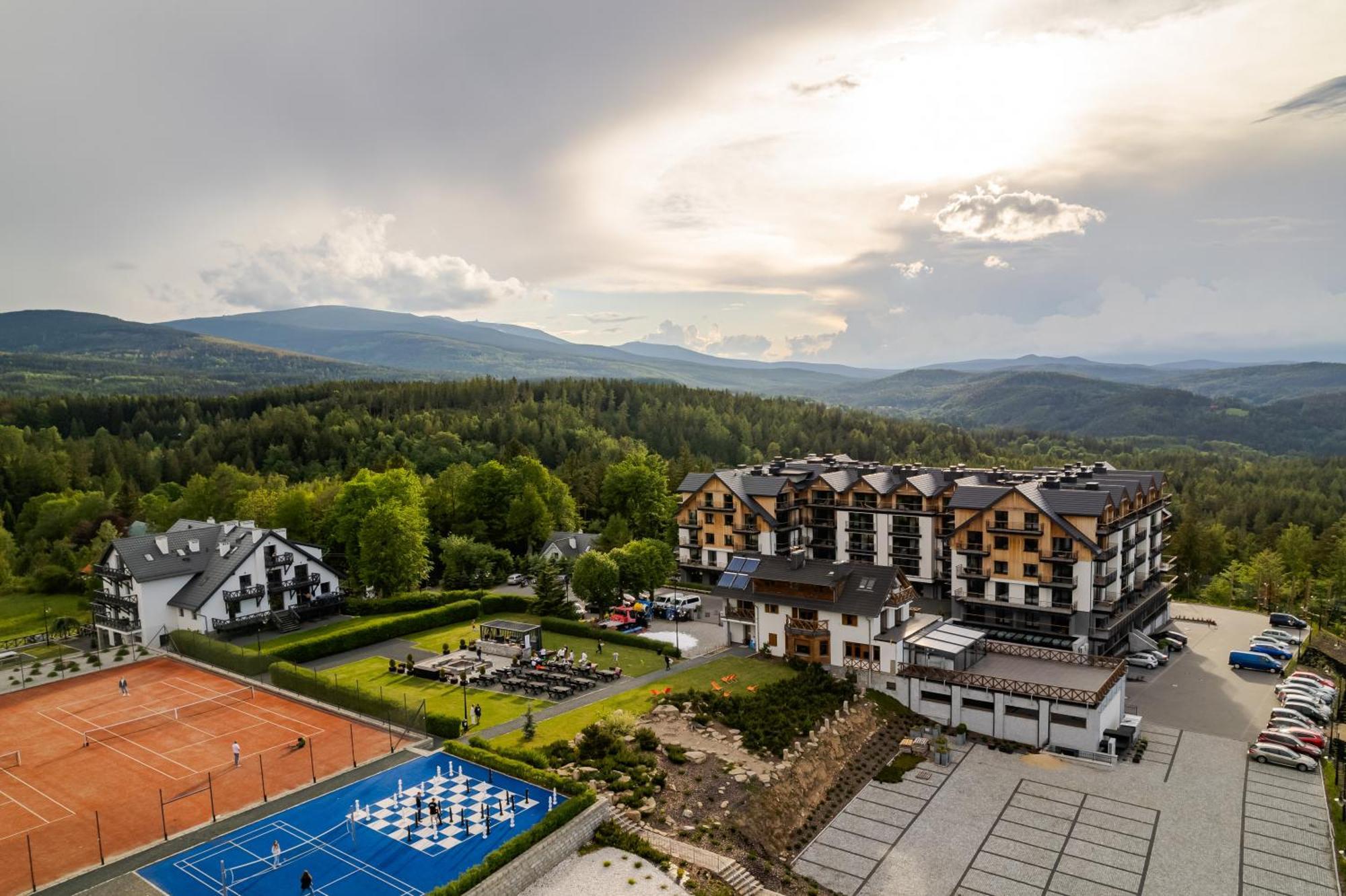 Kazalnica Family&Conference Resort Kolo Karpacza Sosnówka Exterior foto